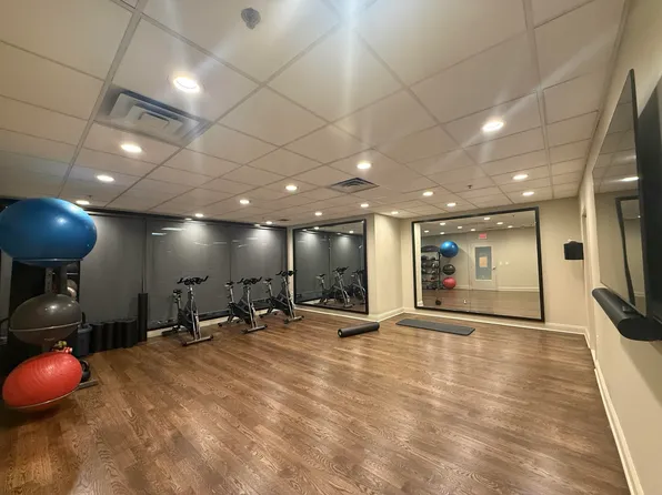 102 Christopher Columbus Drive image 16 of 22