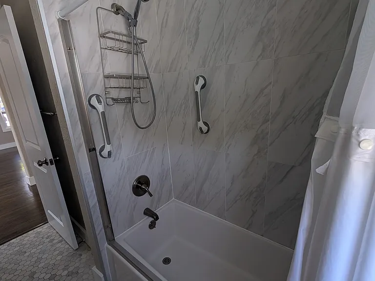 151 Hollywood Ave — Photo 18