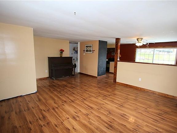 GREAT 20x16 Living Room offering Spacious Open Floor Plan