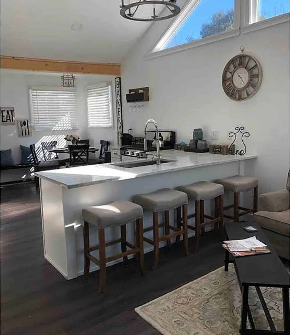 3 bed, 864 sqft, $2,800 — Photo 2