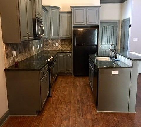4th image of 1013 Lancaster Ln