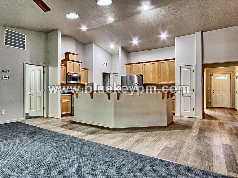 8701 NE 66th St — Photo 7