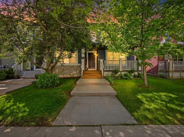 319 W Everstone Dr SW, Calgary, AB T2Y 5A2