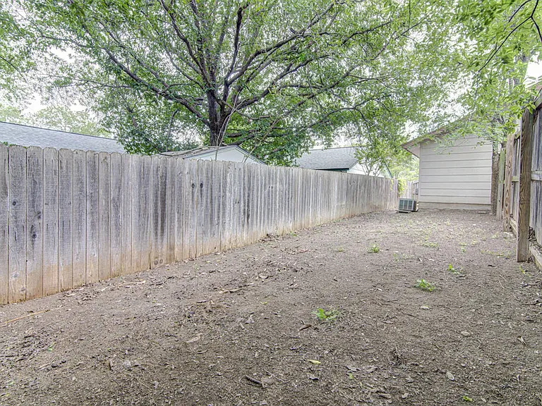 900 Sirocco Dr — Photo 19