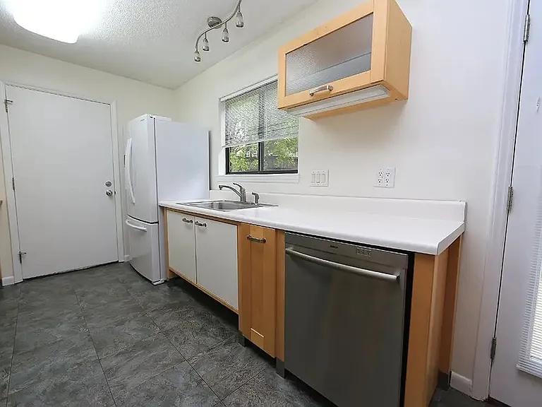 505 Fostoria Ct — Photo 29