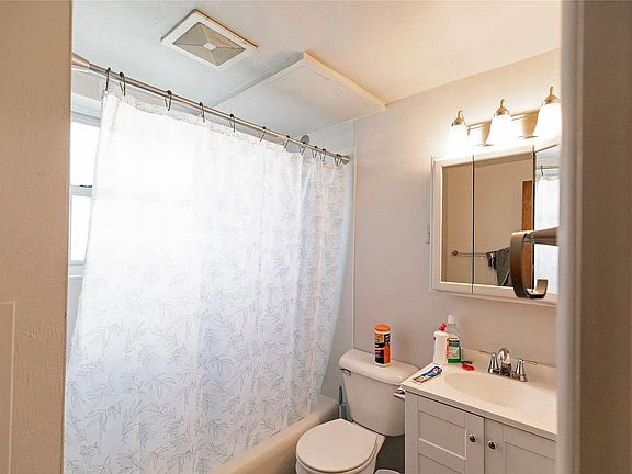 4th image of 839 Brooks St #1