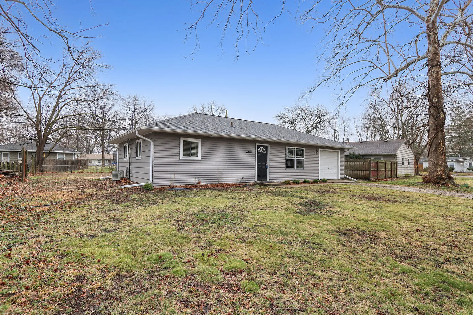 1418 Rosewood Dr photo 1
