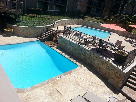 3rd image of 811 NE Green Oaks Blvd #682756