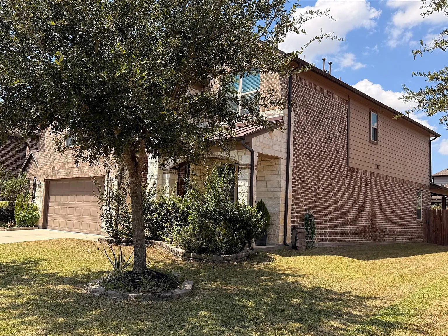 4 bed, 3.5 bath, 3570 sqft, $2,775 — Photo 3
