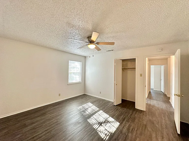 1501 Farhills Dr — Photo 34