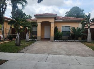 8118 NW 200th St, Hialeah, FL 33015