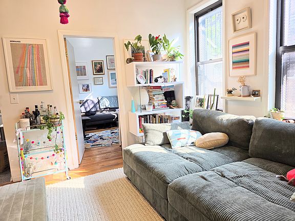 2nd image of 318 6th St APT 1