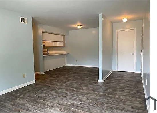 2 bed, 1200 sqft, $1,300 — Photo 4