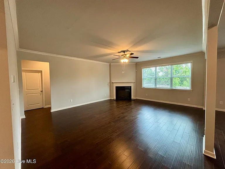 240 Callahan Dr — Photo 11