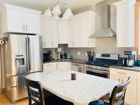 1046 N Oakley Blvd Floor 2, Chicago, IL 60622