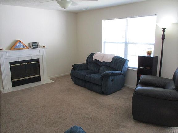 4th image of 18019 Grassy Knoll Dr