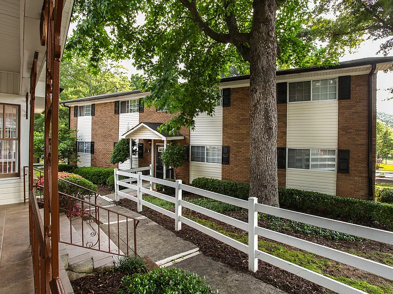 Mitchell s Park Apartments — Photo 24