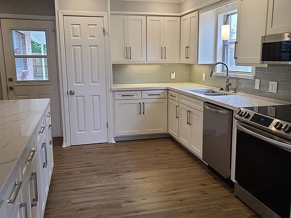 3rd image of 1585 Driskill St