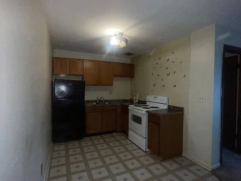 2300 20th St #8 — Photo 4