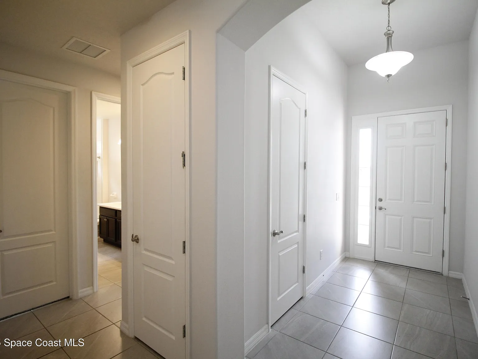 3 bed, 2.5 bath, 1933 sqft, $3,200 — Photo 4