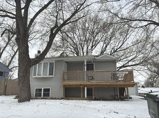 18 Birch St, Carpentersville, IL