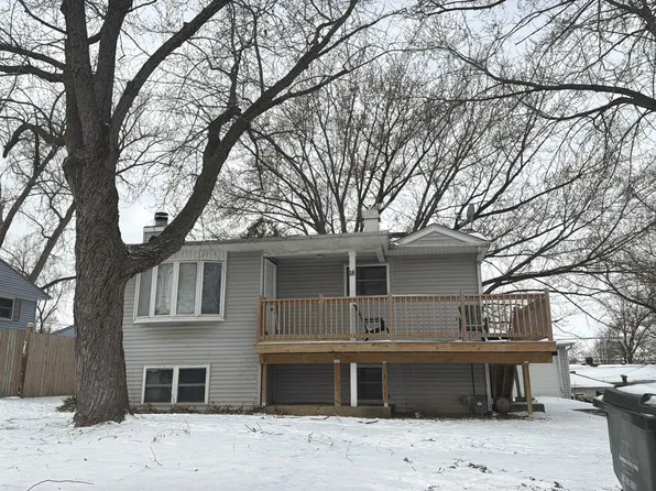 18 Birch St, Carpentersville, IL 60110