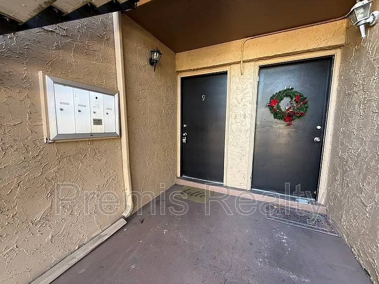 1575 Greenlea Dr #9 — Photo 3