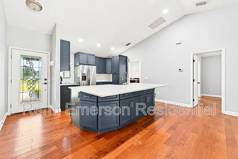 116 W 5th St — Photo 9