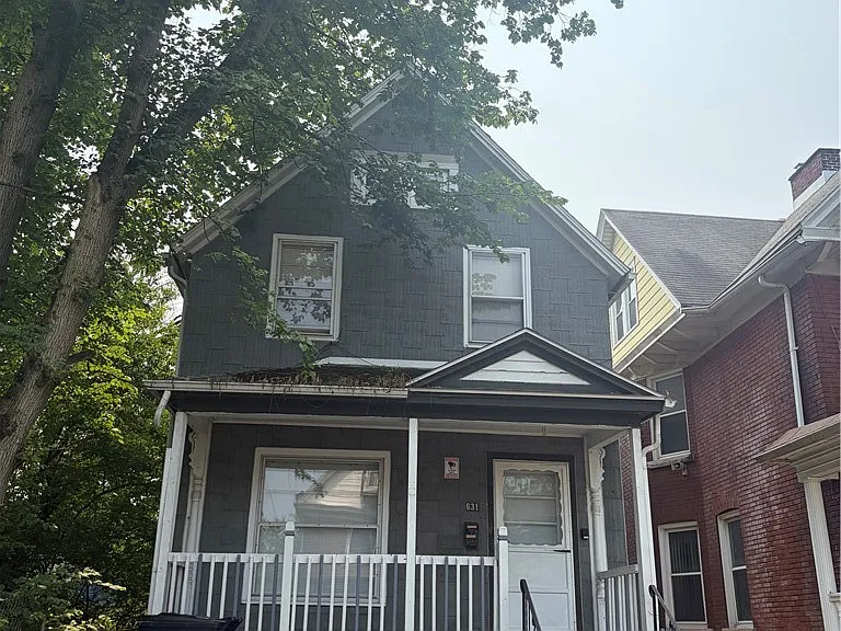 631 Elmwood Ave #FRONT UPPER — Photo 2
