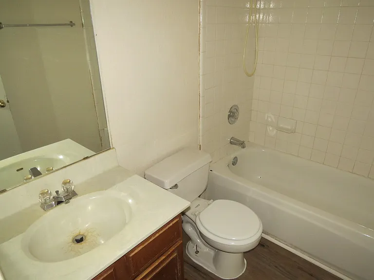 1602 Benttree Dr #D — Photo 10