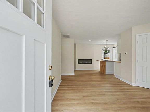5th image of 2112 E Pembroke Ave