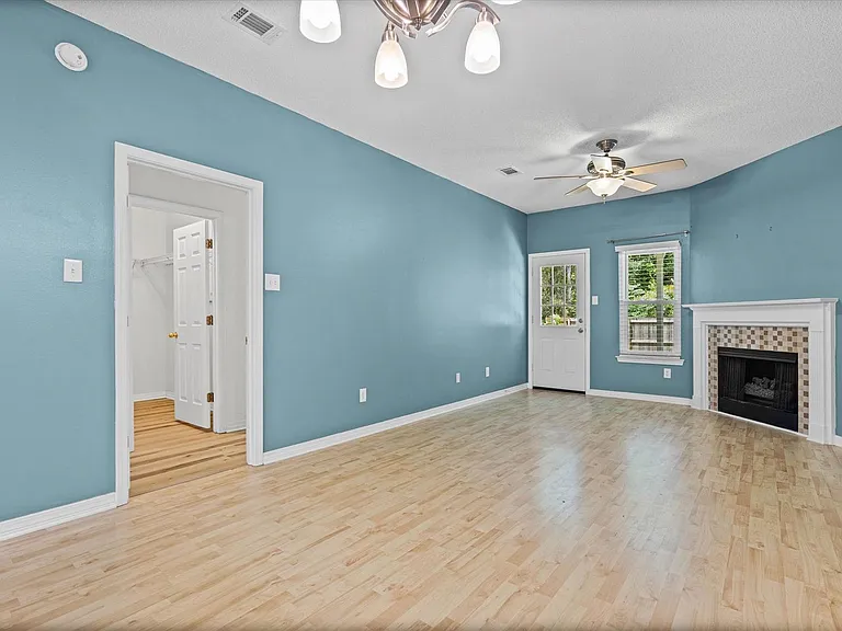 732 Willow Bridge Dr W — Photo 5