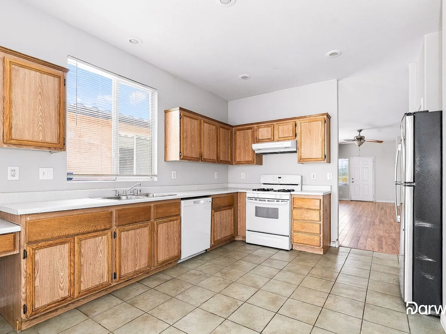 3 bed, 2.0 bath, 1244 sqft, $1,930 — Photo 3