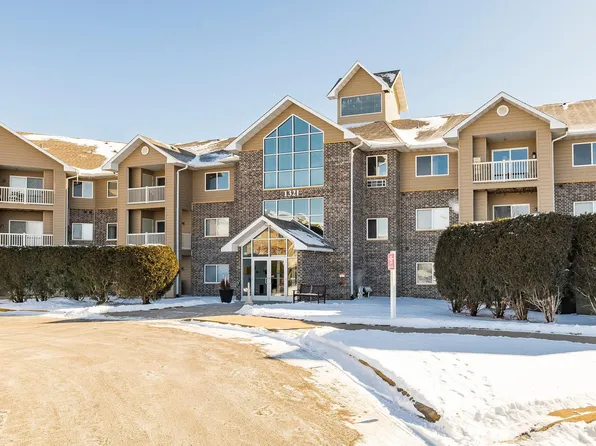 1321 Lake Dr #225, Chanhassen, MN 55317