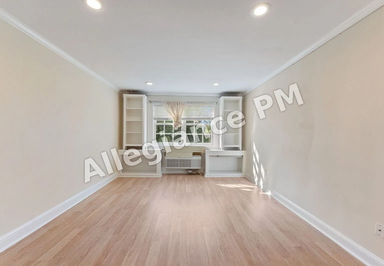 1732 W. Abingdon Drive #301 — Photo 2