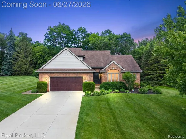 6180 Chad Ct, Brighton, MI 48116