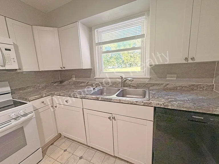 3209 E Gasconade St — Photo 8