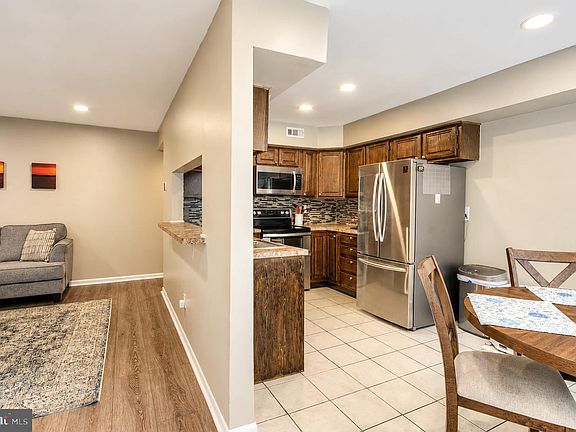 4th image of 411 Gregorys Way