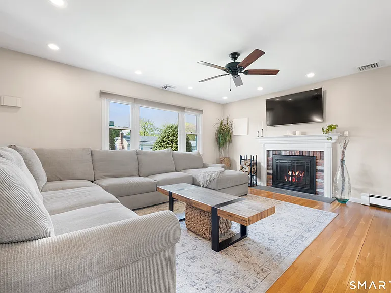 24 Heather Ln — Photo 4