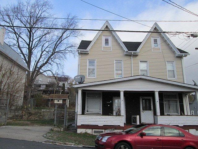 2nd image of 1420 3rd St
