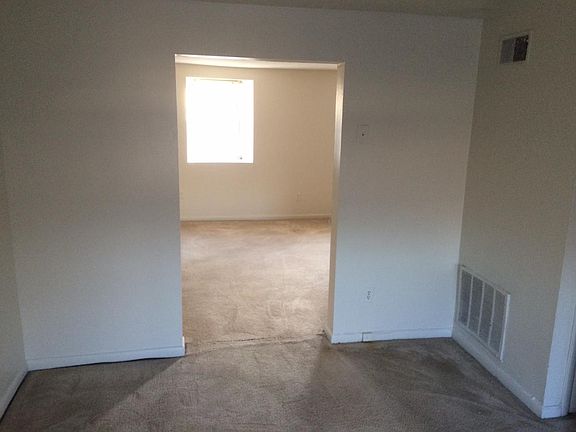 3rd image of 4522 Baker St #17