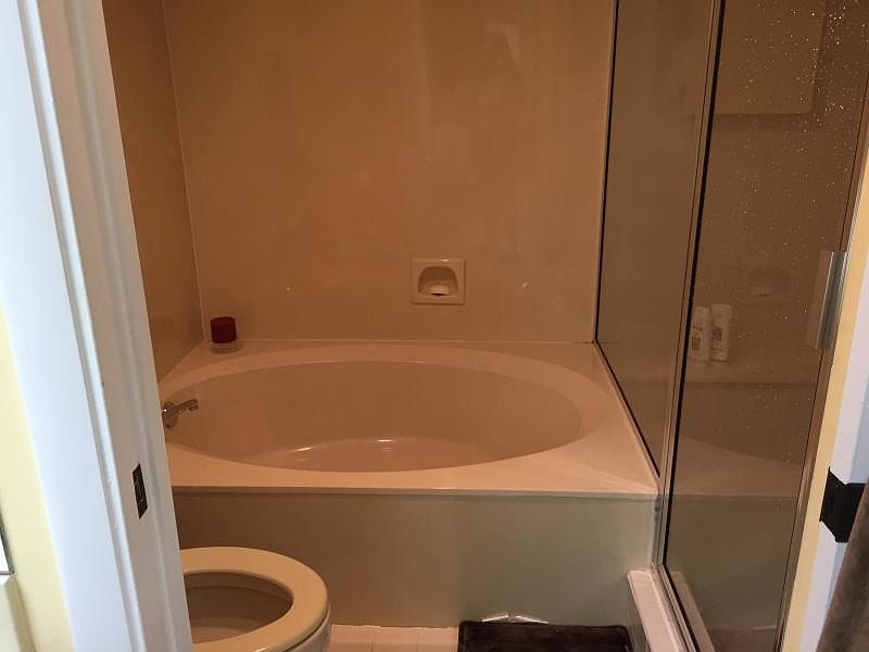1st image of 5054 Golfview Ct