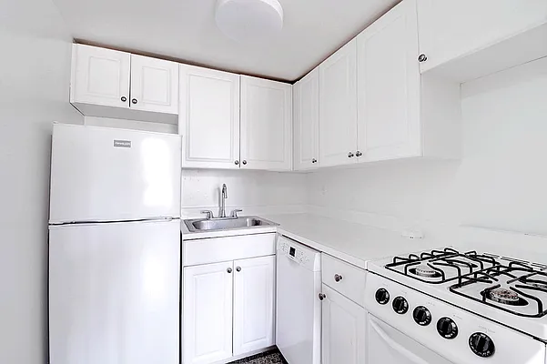 Rented by Urbane Brokerage | media 17