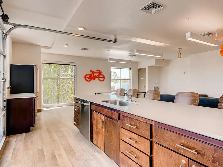 Broadway Lofts | Englewood, CO Apartments