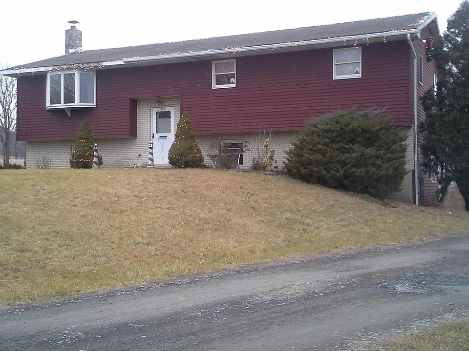 Front View-- 3-4 Bedroom Home for Lease, Northwestern Lehigh
