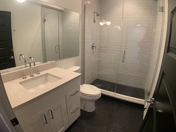 4th image of 1801 S Ashland Ave #304