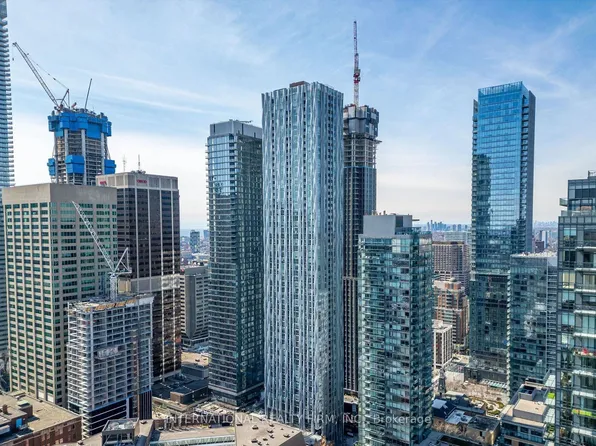 1 Yorkville Ave #5409, Toronto, ON M4W