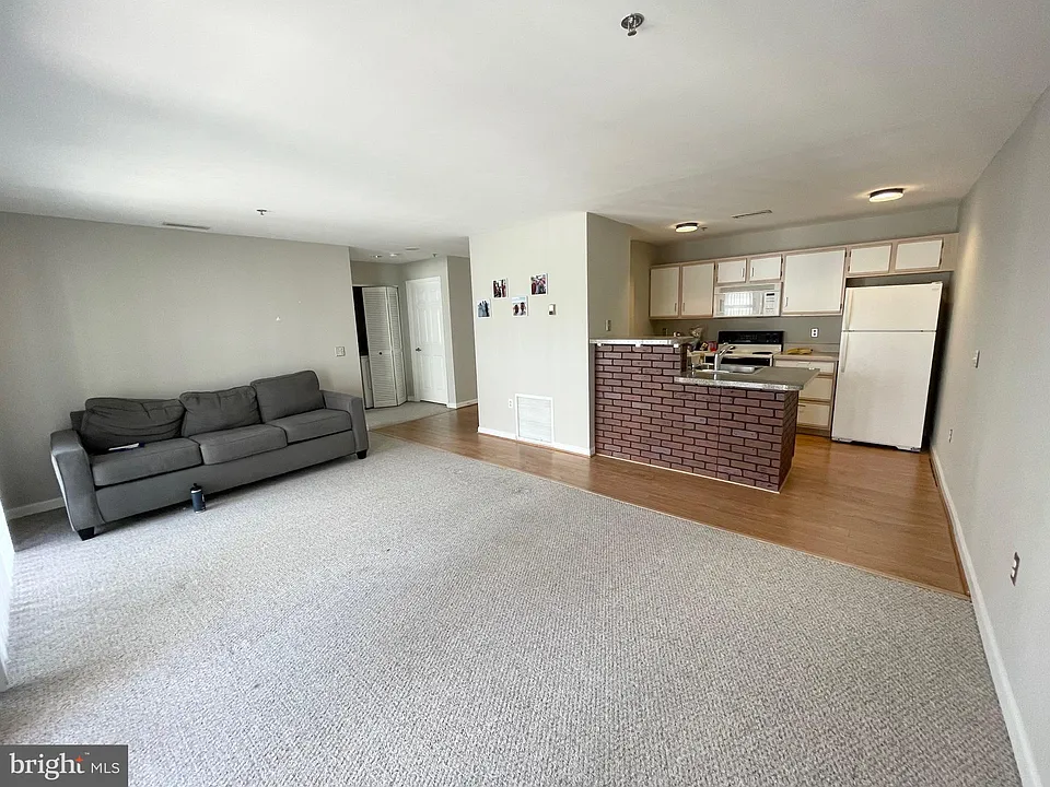 2702 Lighthouse Point E #635