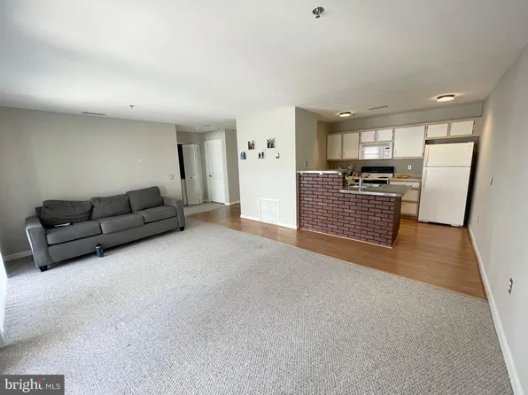 2702 Lighthouse Point E #635, Baltimore, MD 21224