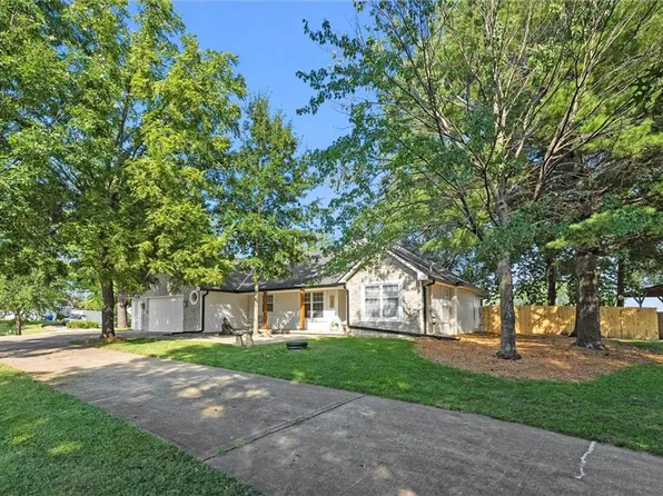 1207 S 105th St, Kansas City, KS 66111
